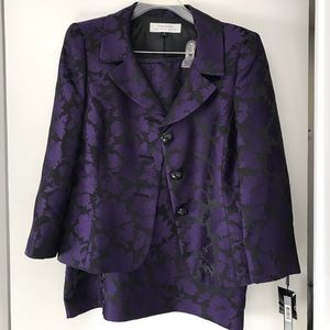 Tahari Arthur S. Levine women’s skirt suit
